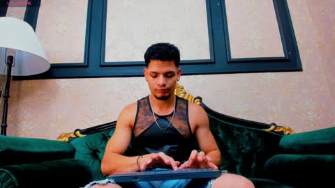 Snapshot of aless_king chatting on January 11, 2025, 11:45 am Alessandro King online show from January 11, 2025, 11:45 am