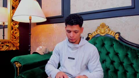 Snapshot of aless_king chatting on January 16, 2025, 12:09 pm Alessandro King online show from January 16, 2025, 12:09 pm