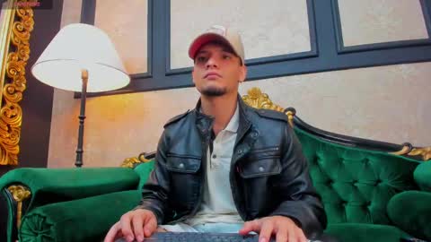 Snapshot of aless_king chatting on February 9, 2025, 12:08 pm Alessandro King online show from February 9, 2025, 12:08 pm