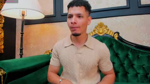 Snapshot of aless_king chatting on February 19, 2025, 12:22 pm Alessandro King online show from February 19, 2025, 12:22 pm