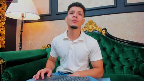 Snapshot of aless_king chatting on February 22, 2025, 11:35 am Alessandro King online show from February 22, 2025, 11:35 am