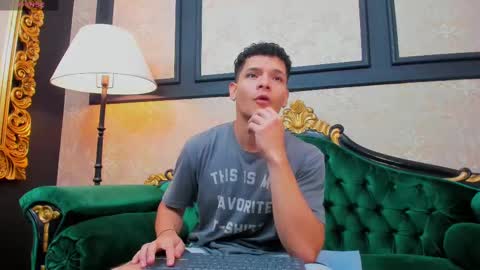 Snapshot of aless_king chatting on March 5, 2025, 11:49 am Alessandro King online show from March 5, 2025, 11:49 am