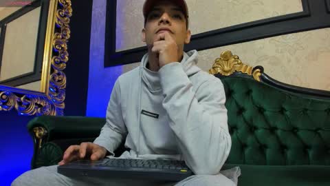 Snapshot of aless_king chatting on September 28, 2025, 2:33 pm Alessandro King online show from September 28, 2025, 2:33 pm