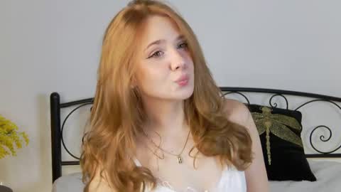 Snapshot of alessamay chatting on April 15, 2026, 8:20 pm alessamay online show from April 15, 2026, 8:20 pm