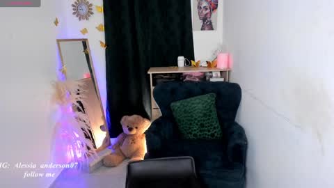 Yy  online show from January 25, 2025, 1:54 am