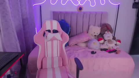 alessia dolce online show from July 12, 2026, 3:41 am