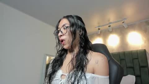 Alessia  online show from April 16, 2026, 1:17 am