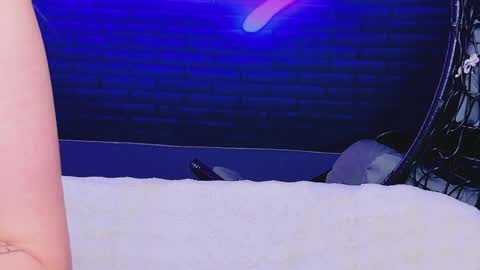 alessiacroft online show from May 20, 2026, 4:07 am