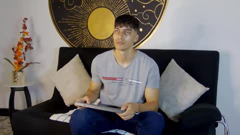 Snapshot of alessiovitale chatting on November 14, 2025, 12:04 pm Alessio online show from November 14, 2025, 12:04 pm