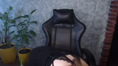 Snapshot of alessssamistress chatting on May 2, 2026, 11:37 am Alex online show from May 2, 2026, 11:37 am