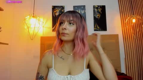 Aleszia online show from November 16, 2025, 7:19 pm