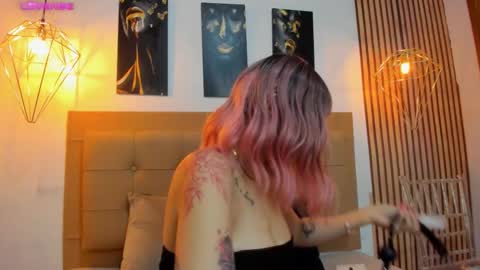 Aleszia online show from November 19, 2025, 7:03 pm