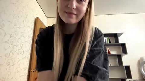 April online show from December 15, 2025, 6:39 am