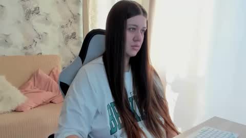 Aletta Oushen online show from October 20, 2025, 10:05 am