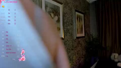 Lola online show from October 15, 2025, 3:12 pm