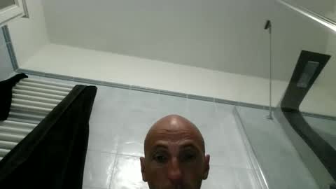 alex120475 online show from April 5, 2026, 9:01 pm