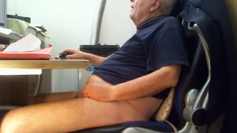 alex47100 online show from January 30, 2025, 9:04 am