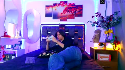 sneider online show from December 9, 2024, 6:25 pm