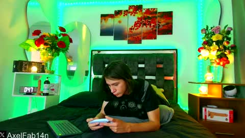 sneider online show from February 18, 2025, 7:09 pm