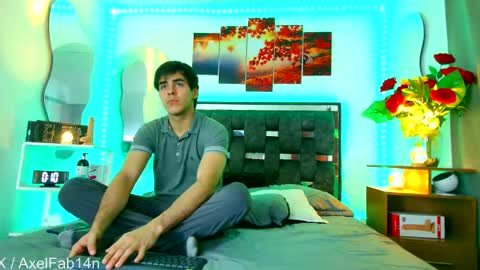 sneider online show from March 7, 2025, 6:33 pm