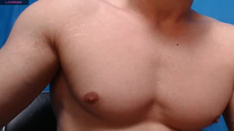 Snapshot of alex_blu chatting on October 18, 2025, 10:05 am Alex online show from October 18, 2025, 10:05 am