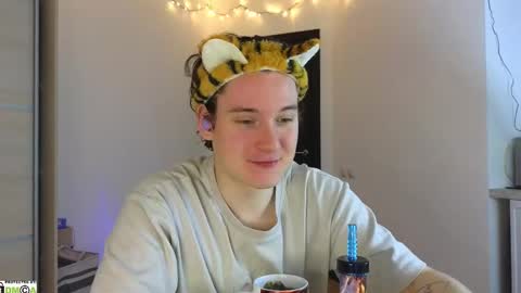 Snapshot of alex_candy_pump chatting on February 21, 2025, 11:43 pm FAVORITE online show from February 21, 2025, 11:43 pm