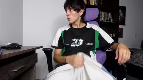 Snapshot of alex_connorr chatting on November 10, 2025, 4:00 am alex_connorr online show from November 10, 2025, 4:00 am