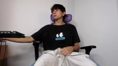 Snapshot of alex_connorr chatting on December 18, 2025, 11:33 pm alex_connorr online show from December 18, 2025, 11:33 pm