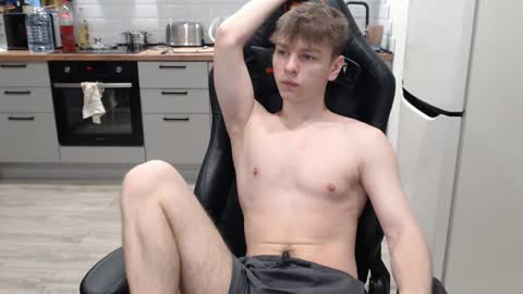 Snapshot of alex_gotcha chatting on December 7, 2024, 1:58 am Alex online show from December 7, 2024, 1:58 am