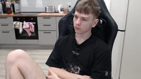 Snapshot of alex_gotcha chatting on December 10, 2024, 4:13 am Alex online show from December 10, 2024, 4:13 am