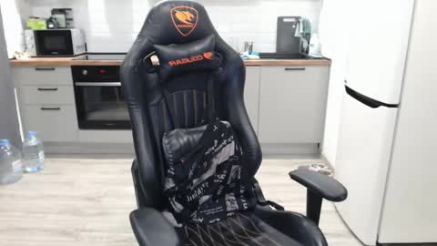 Snapshot of alex_gotcha chatting on February 14, 2025, 4:15 am Alex online show from February 14, 2025, 4:15 am