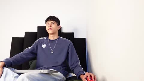 alex_mark_ online show from October 20, 2025, 1:44 pm