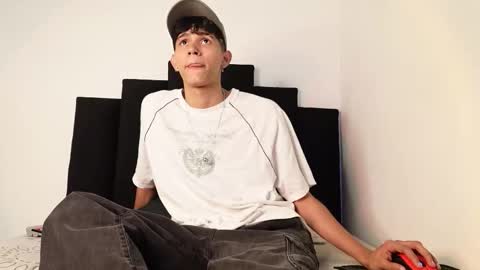 alex_mark_ online show from November 7, 2025, 1:33 pm