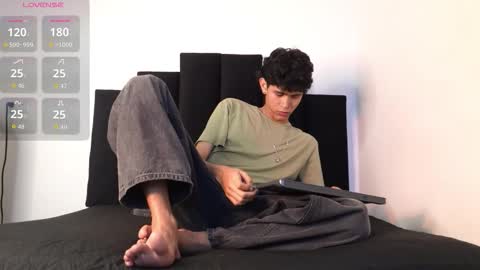 alex_mark_ online show from December 19, 2025, 1:18 pm