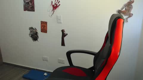 Snapshot of alex_parker07 chatting on December 14, 2024, 5:36 pm Alex Parker online show from December 14, 2024, 5:36 pm