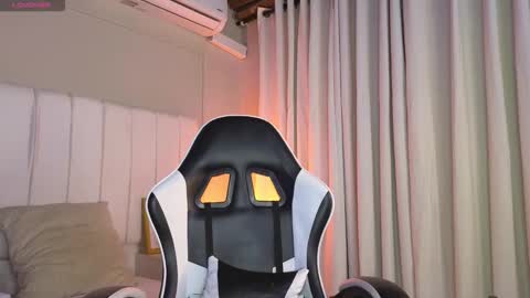 Snapshot of alex_pierce_ chatting on February 12, 2026, 7:53 pm Alex online show from February 12, 2026, 7:53 pm