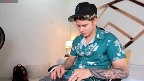 Snapshot of alex_pierce_ chatting on February 26, 2026, 7:24 pm Alex online show from February 26, 2026, 7:24 pm