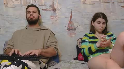 Alex and Sarah online show from December 15, 2025, 2:43 pm