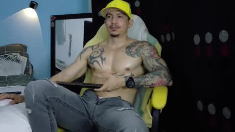 alex_sthorm online show from April 12, 2026, 3:33 am