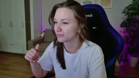Snapshot of alexa_feels chatting on August 7, 2026, 4:20 pm Little Duck homie online show from August 7, 2026, 4:20 pm