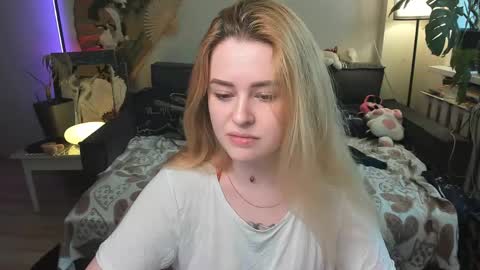 Snapshot of alexa_pirs chatting on April 19, 2026, 1:21 pm alexa_pirs online show from April 19, 2026, 1:21 pm
