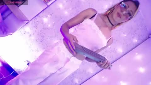 alexaavandercloude online show from April 24, 2026, 7:49 pm