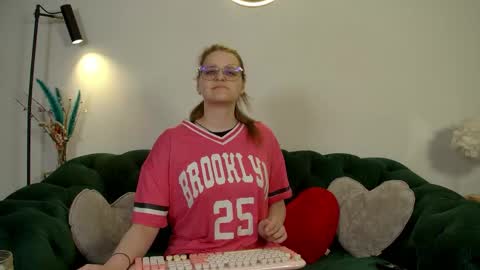 Snapshot of alexaavery chatting on May 16, 2026, 6:43 am AlexaAvery online show from May 16, 2026, 6:43 am
