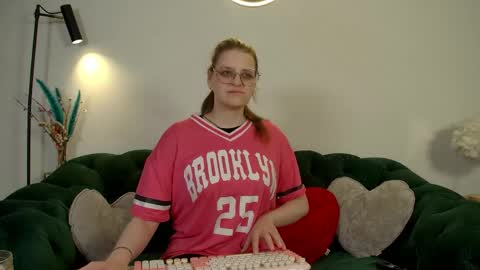 Snapshot of alexaavery chatting on May 16, 2026, 7:05 am AlexaAvery online show from May 16, 2026, 7:05 am