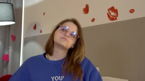 Snapshot of alexaavery chatting on May 19, 2026, 6:09 am AlexaAvery online show from May 19, 2026, 6:09 am