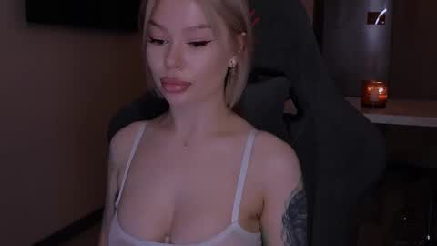 Alexa Mason online show from November 20, 2025, 2:23 am