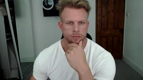 Snapshot of alexandersteelmuscle chatting on April 3, 2026, 5:00 pm Alexander Steel online show from April 3, 2026, 5:00 pm