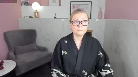 Snapshot of alexandra_kind chatting on February 12, 2025, 9:33 pm Alexandra online show from February 12, 2025, 9:33 pm