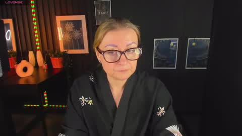 Snapshot of alexandra_kind chatting on March 5, 2025, 1:21 am Alexandra online show from March 5, 2025, 1:21 am