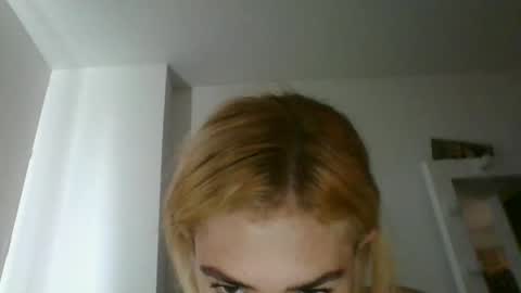 Snapshot of alexandra_paris21 chatting on June 2, 2026, 8:33 pm alexandra_paris21 online show from June 2, 2026, 8:33 pm